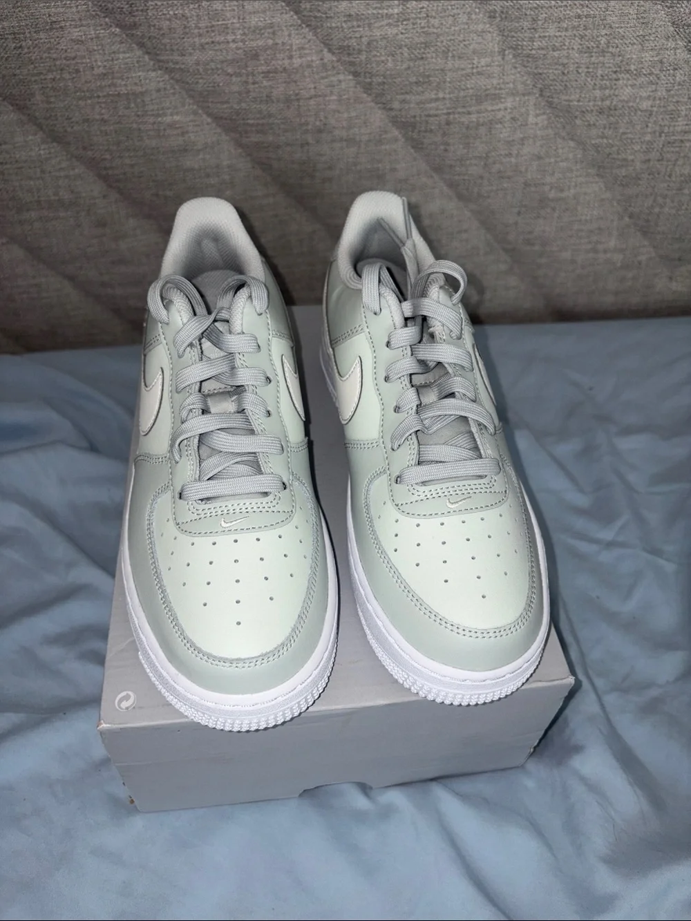 Nike Air Force 1 Low - Light Sage & White